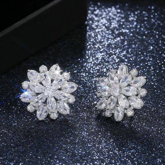 Earrings - Picture 4 of 7